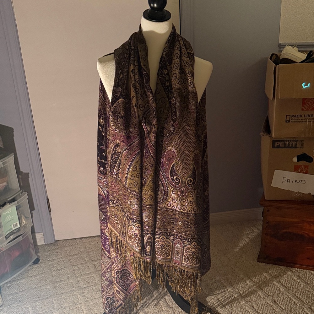 Elegant Paisley Shawl with Fringe